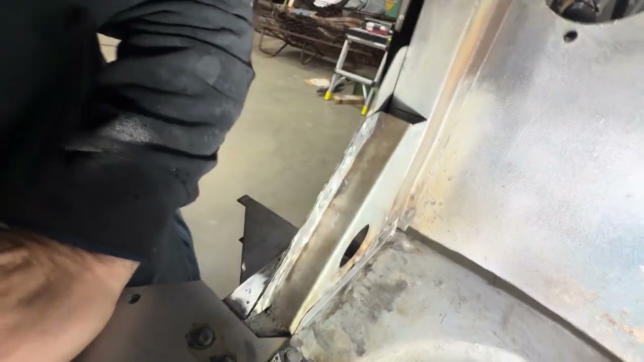 Vw Bus Kombi Preservation, Buttoning up the Drivers Side Rear Battery Tray!!