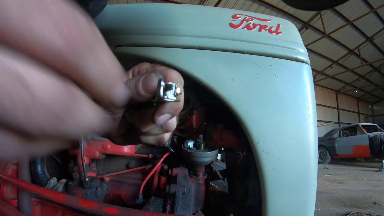 Замена катушки зажигания и конденсатора на тракторе Ford 8n