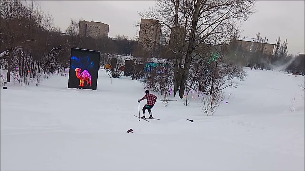 Катался и прыгал на Беговых лыжах за Дворцом пионеров 