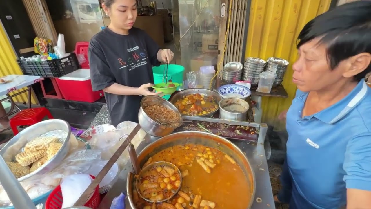 ✅TÔ BÁNH CANH CUA NHÌN ĐÃ THÈM ở vỉa hè Sài Gòn | Street Food Sai Gon