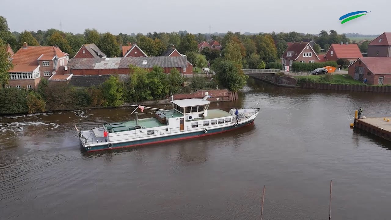 Leben an der Ems: Eine kleine Werft am Fluss