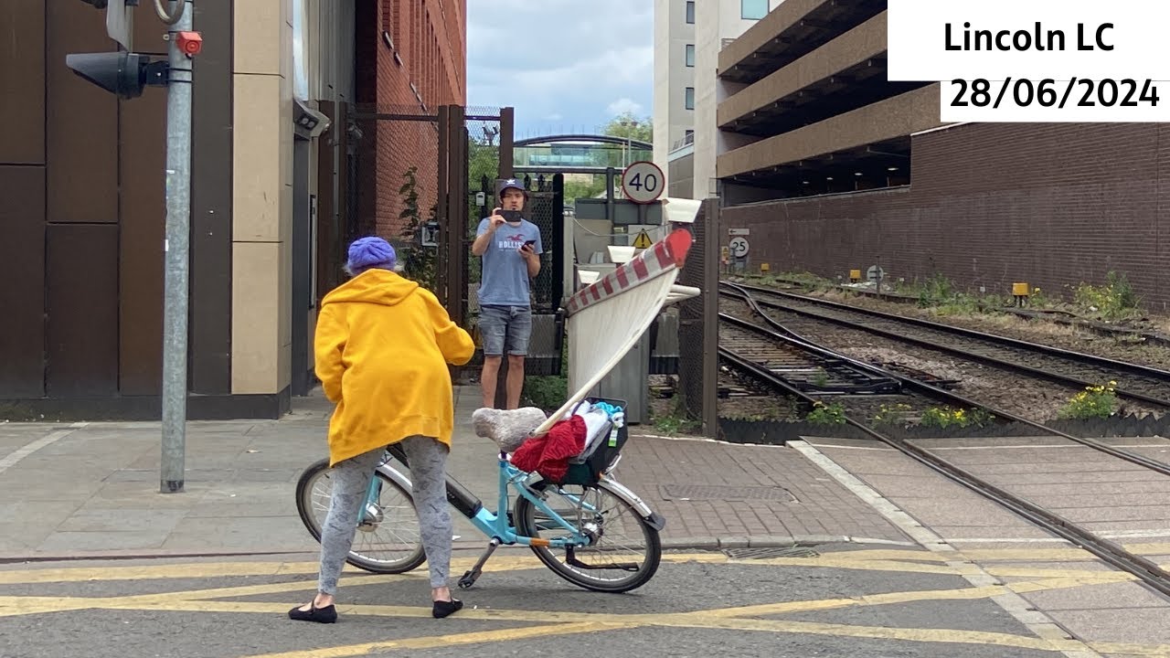 *Barrier lands on cycle* Lincoln High Street Level Crossing (28/06/2024)