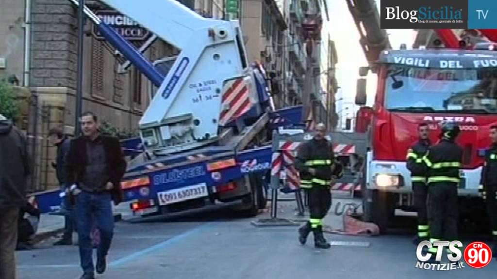 Palermo, paura in via Stabile: cede una gru