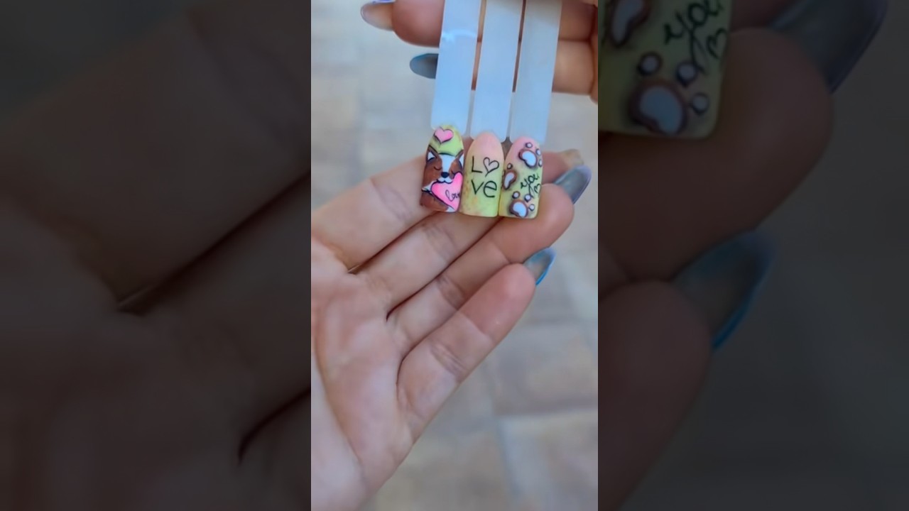 Маникюр с послание: LOVE! 