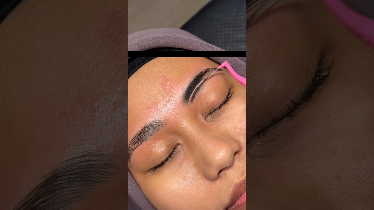 How to Grow Thicker Eyebrows Naturally Fast