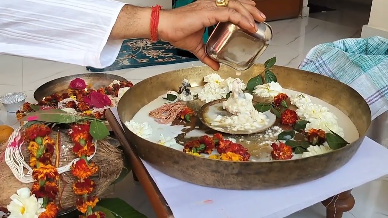 प्रयागराज is ऑफिसर के यहां रुद्राभिषेक पंडित सत्यम शास्त्री के द्वारा संपन्न हुआ