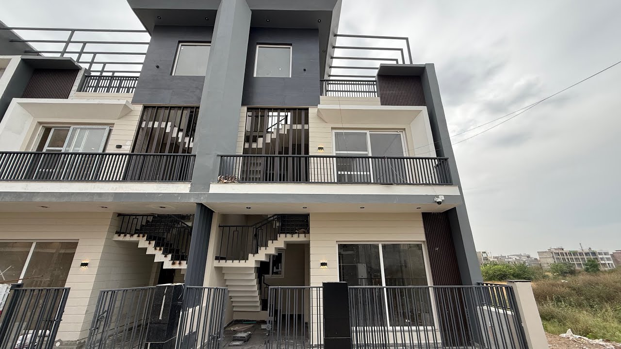 House for sale in sunny enclave , Sector 125 Mohali, 140 Sq yard east Facing House