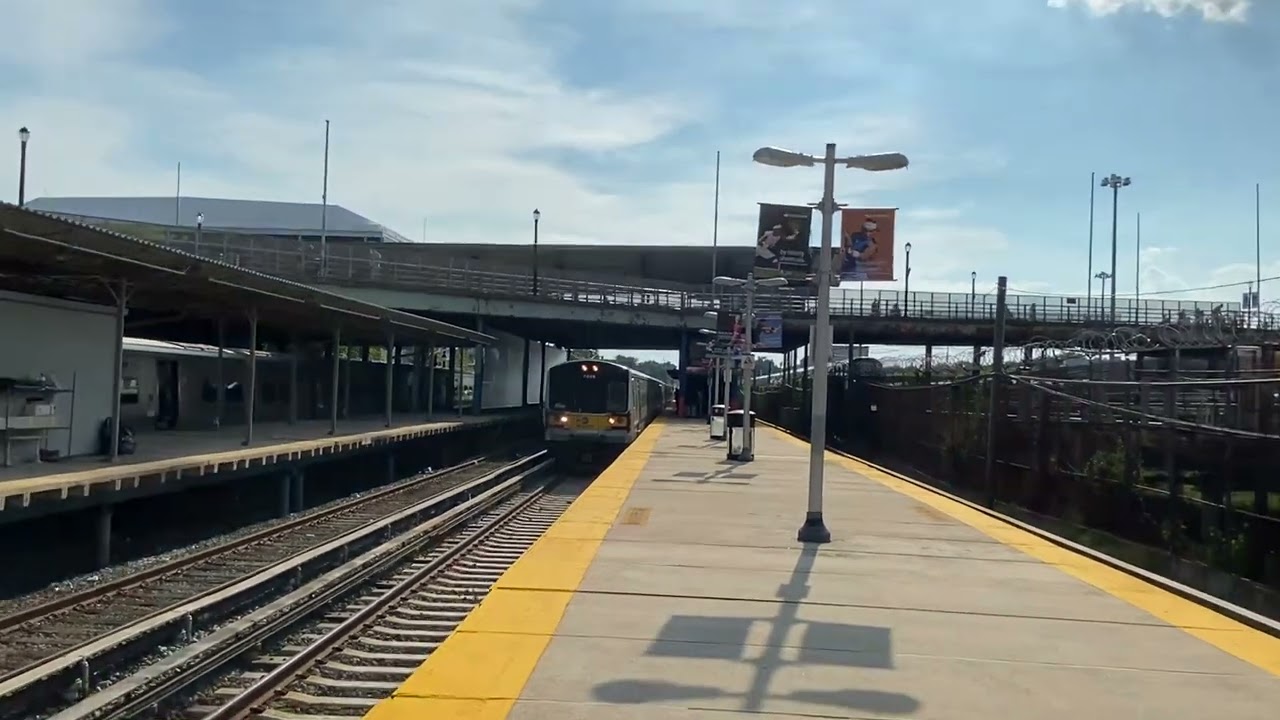 M7 LIRR Train Entering Mets Willets Point