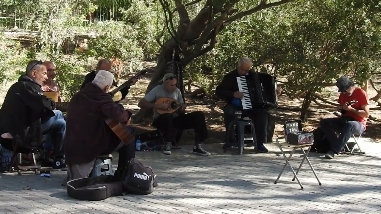 Stra&szlig;enmusiker an der Akropolis