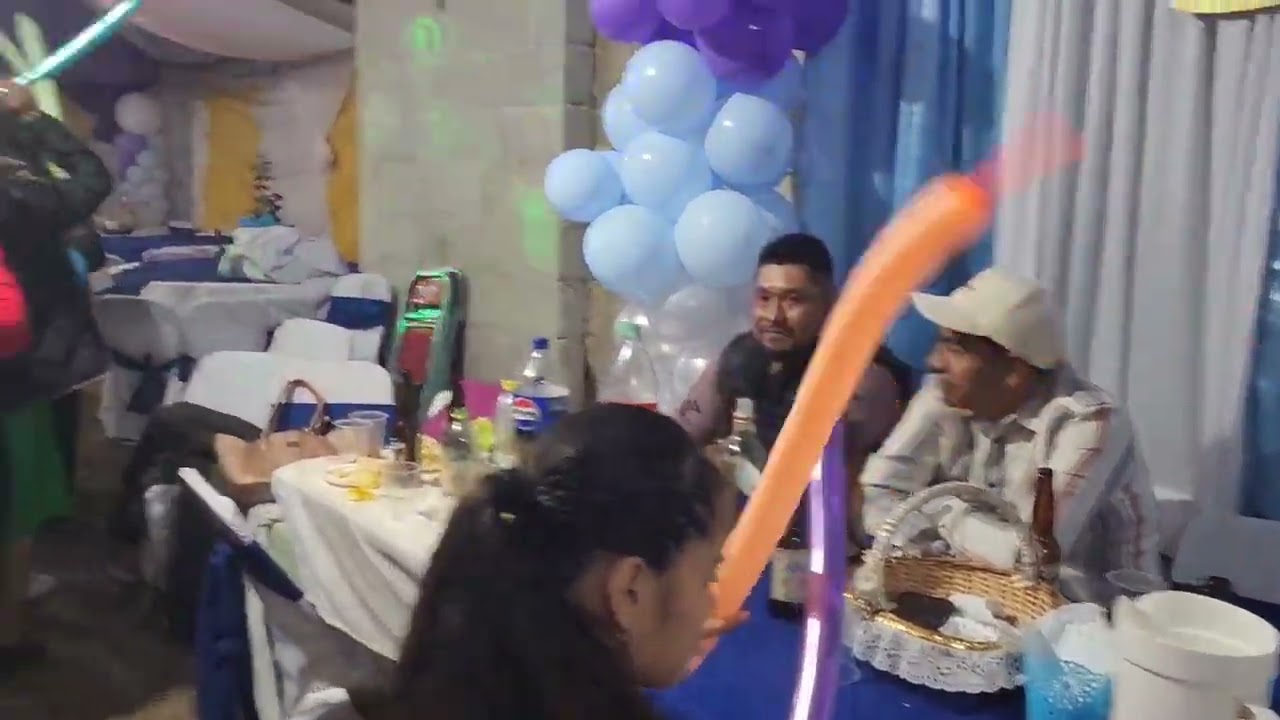 MAGALY Y ESTRELLAS MUSICAL BAILANDO