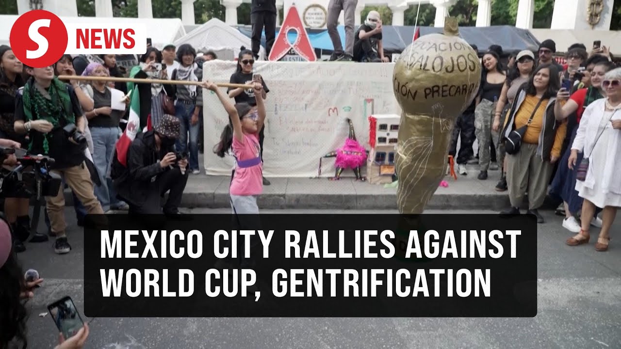 Mexicans smash World Cup pinata during anti-gentrification protest