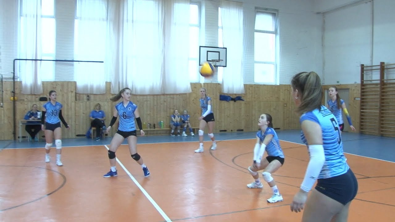 Staršie žiačky Volejbalového klubu privítali doma hráčky Brusna