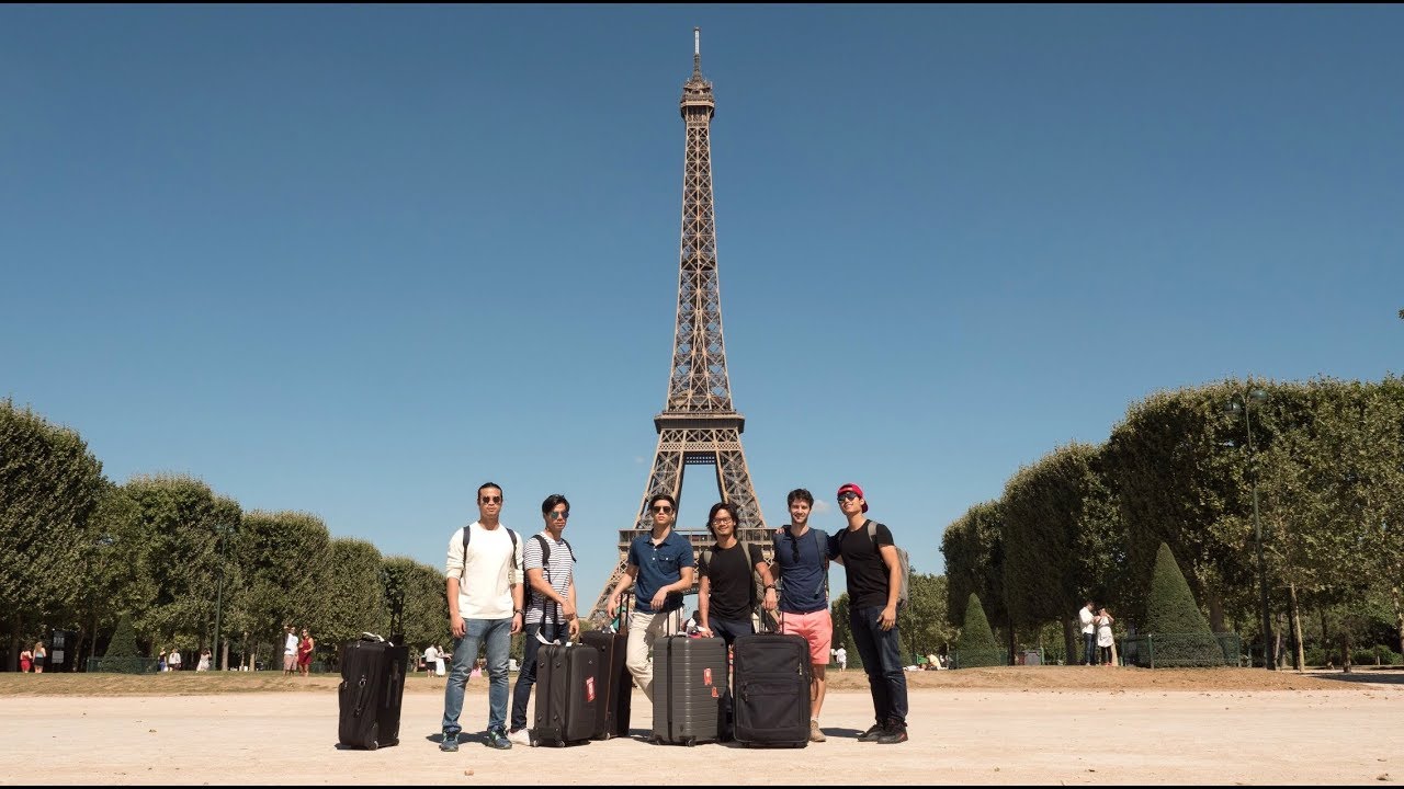Our HUGE Filipino family goes to Paris!! Woot woot :P