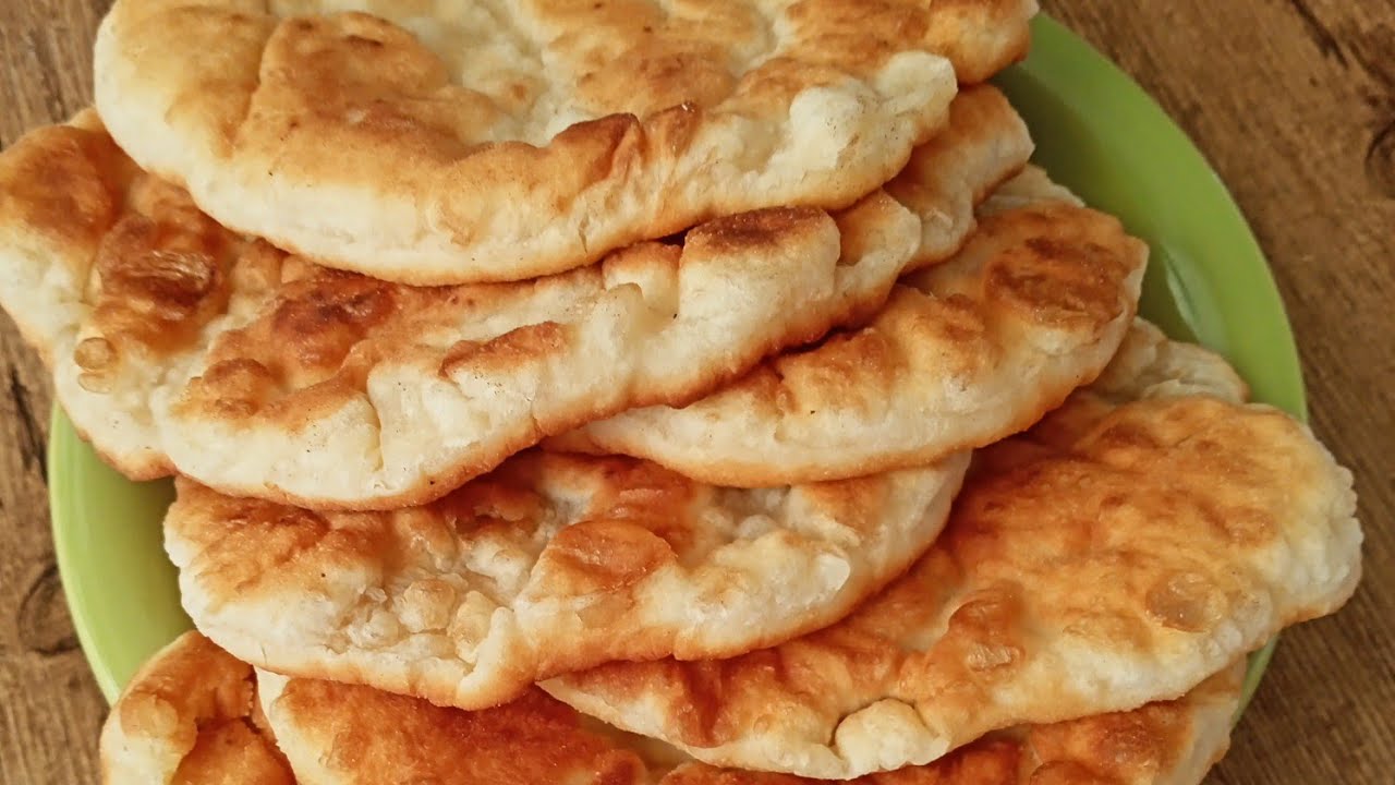 Pite te shpejta me kos.Receta e gjyshes per kulece ne tigan,pa maja buke,nuk thithin vaj hic.Petulla