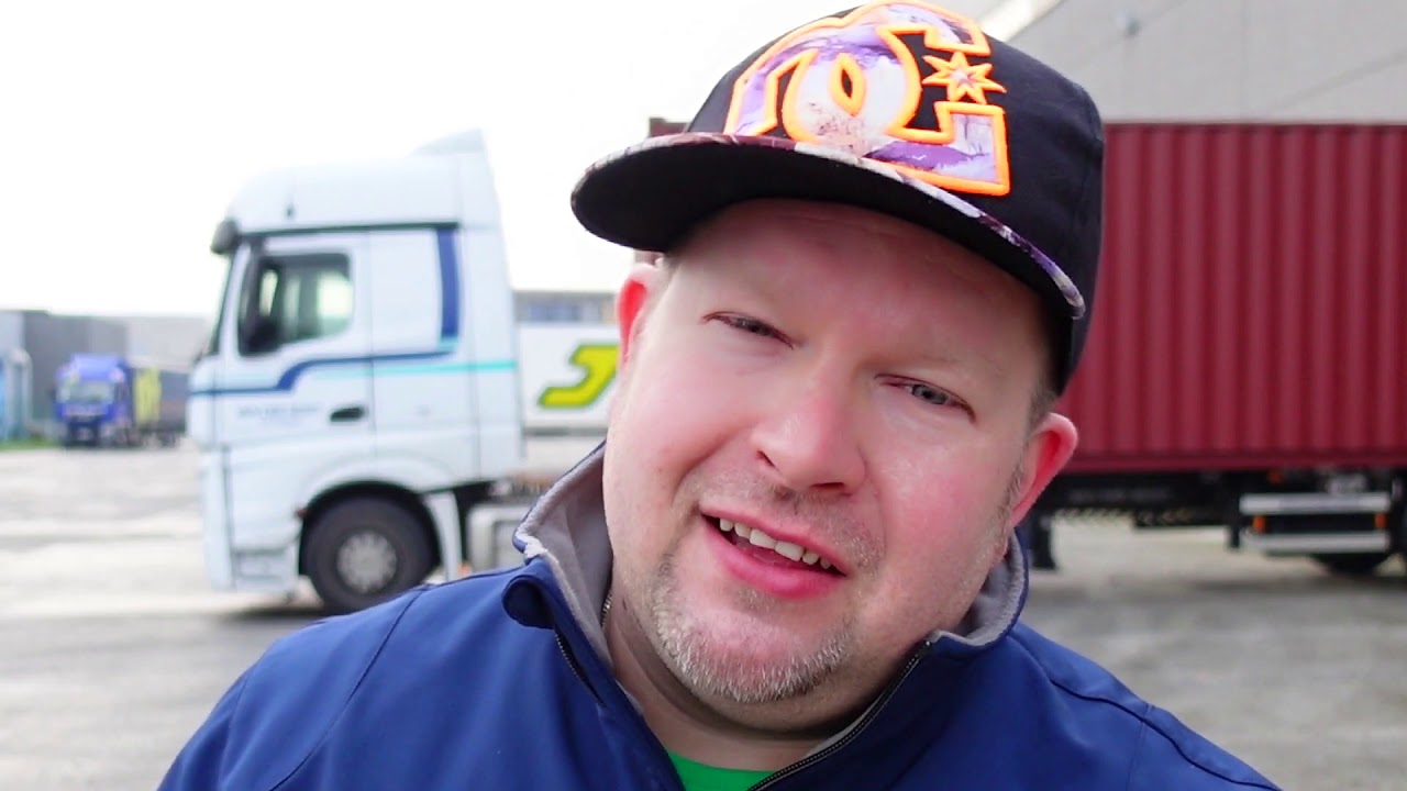 dagje werken op de vrachtwagen. wat houd het vak containerchauffeur precies in. loop een dagje mee!