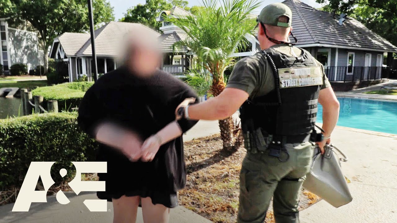 Live PD: Police Patrol &ndash; Police Respond to Pool Fight at an Apartment Complex | A&E