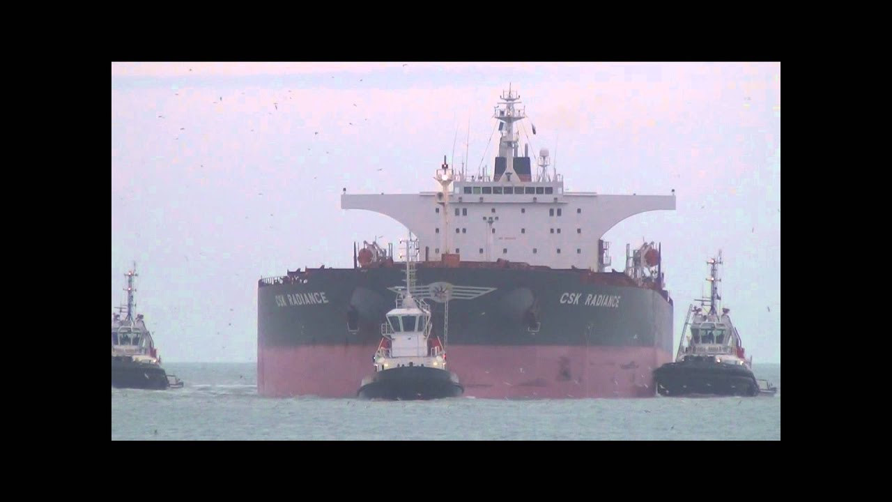 Enormous bulk carrier 