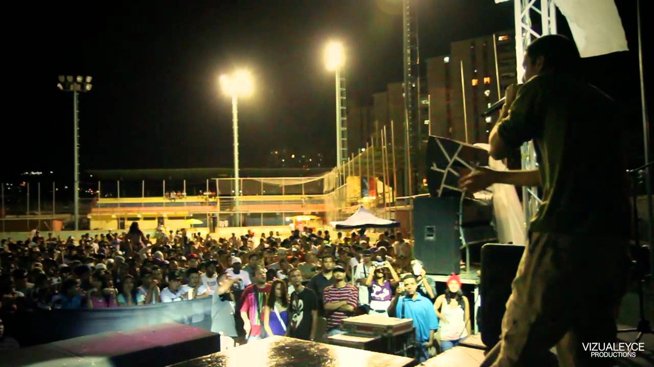 Canserbero Mucho Gusto (En ViVo)