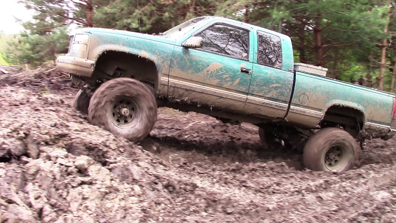 Blue GMC Mudding At Bogging For Jesse Mud Bog