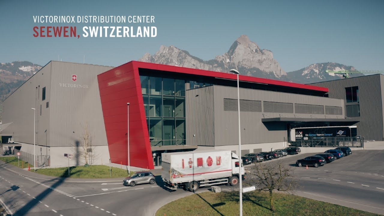 The Swiss Army Knife on a voyage of discovery in the Victorinox Distribution Center