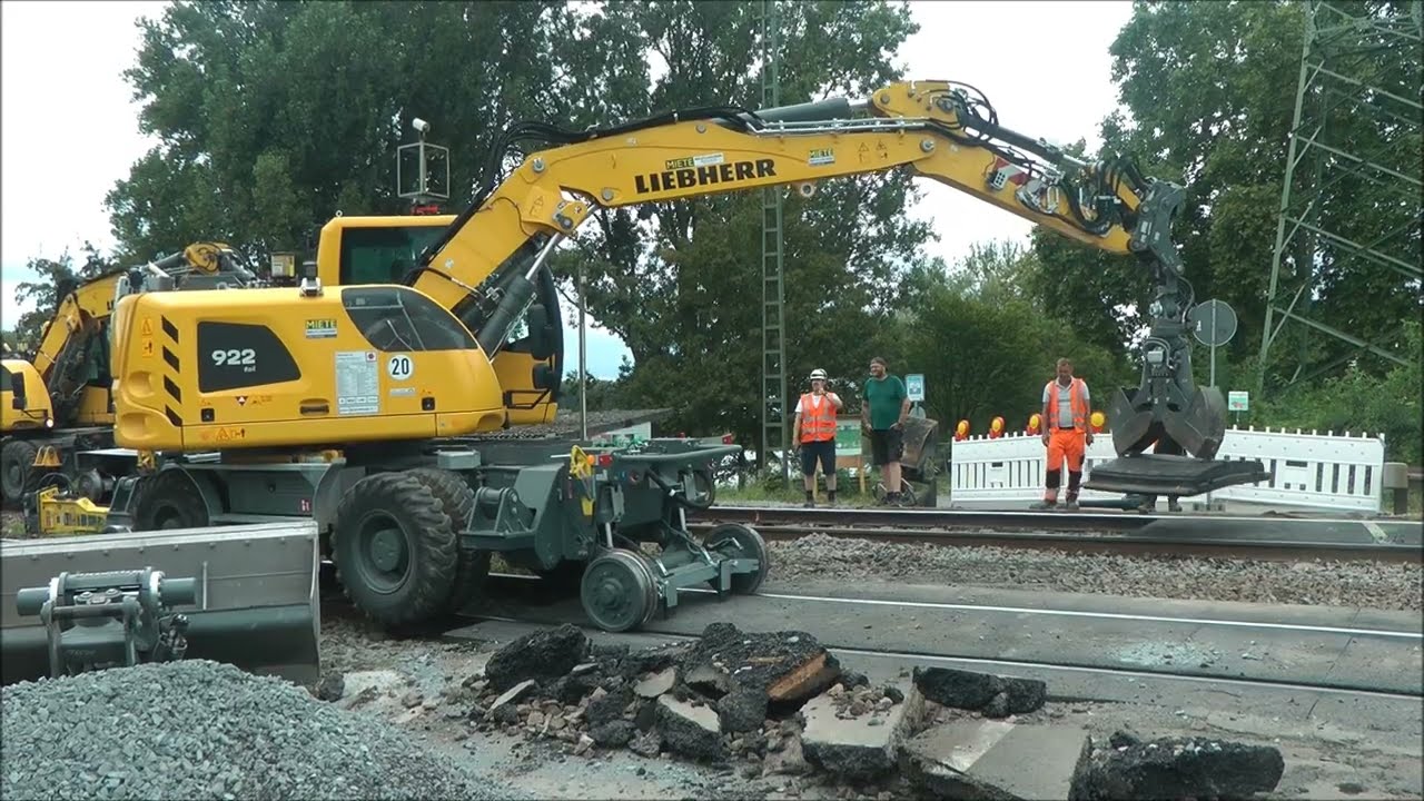 Riedbahn-Sanierung in Biblis, Bahnübergang und einiges mehr.