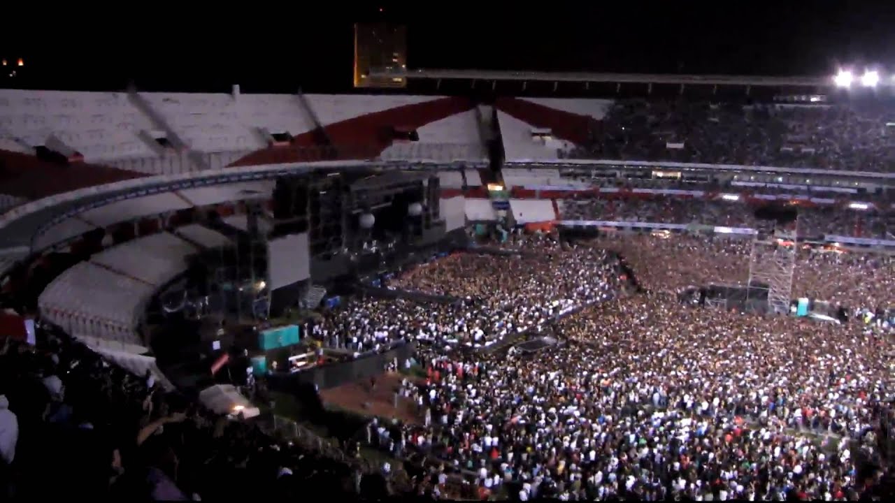Coldplay en Argentina - Intro Danubio Azul+Life in Technicolor  (Live 26/02/2010 HD)
