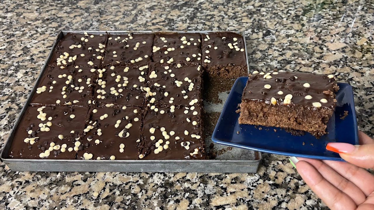 كيكة بذوق الشوكولا خفيفة و مشربة رايحة تولي مدمنة علاها😍