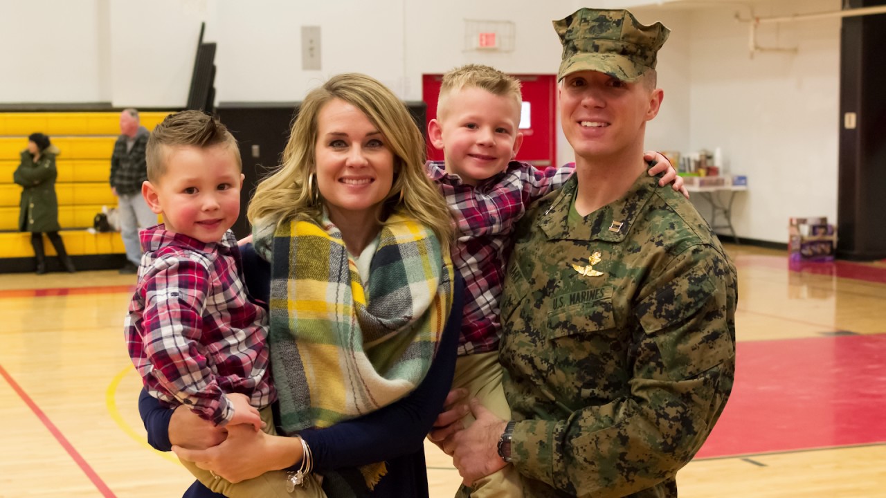 Military Homecoming | Marine Corps Homecoming | Hart Family