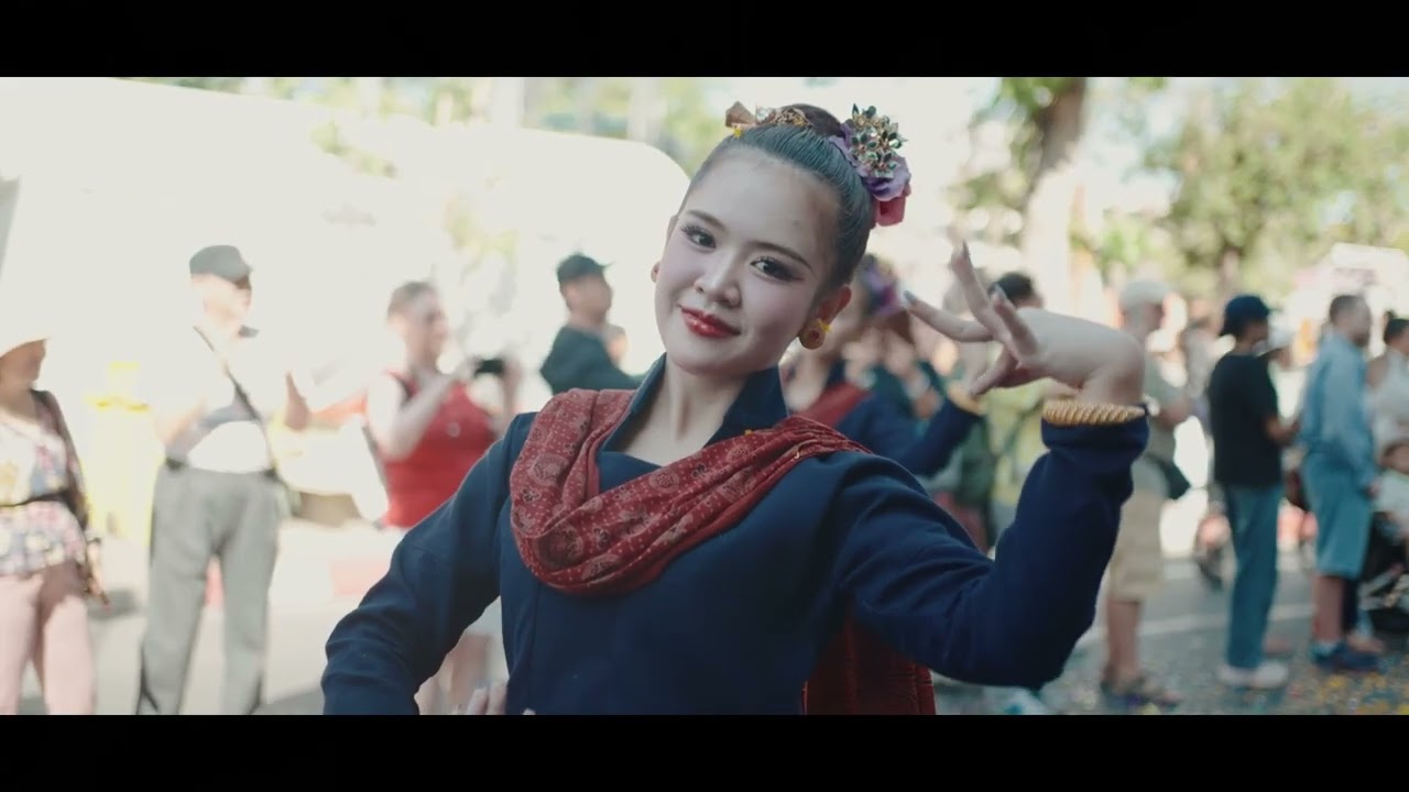 สานศิลป์ถิ่นล้านนา มรดกพัสตราภรณ์ชาติพันธุ์ และมวลบุปผาเหมันต์
