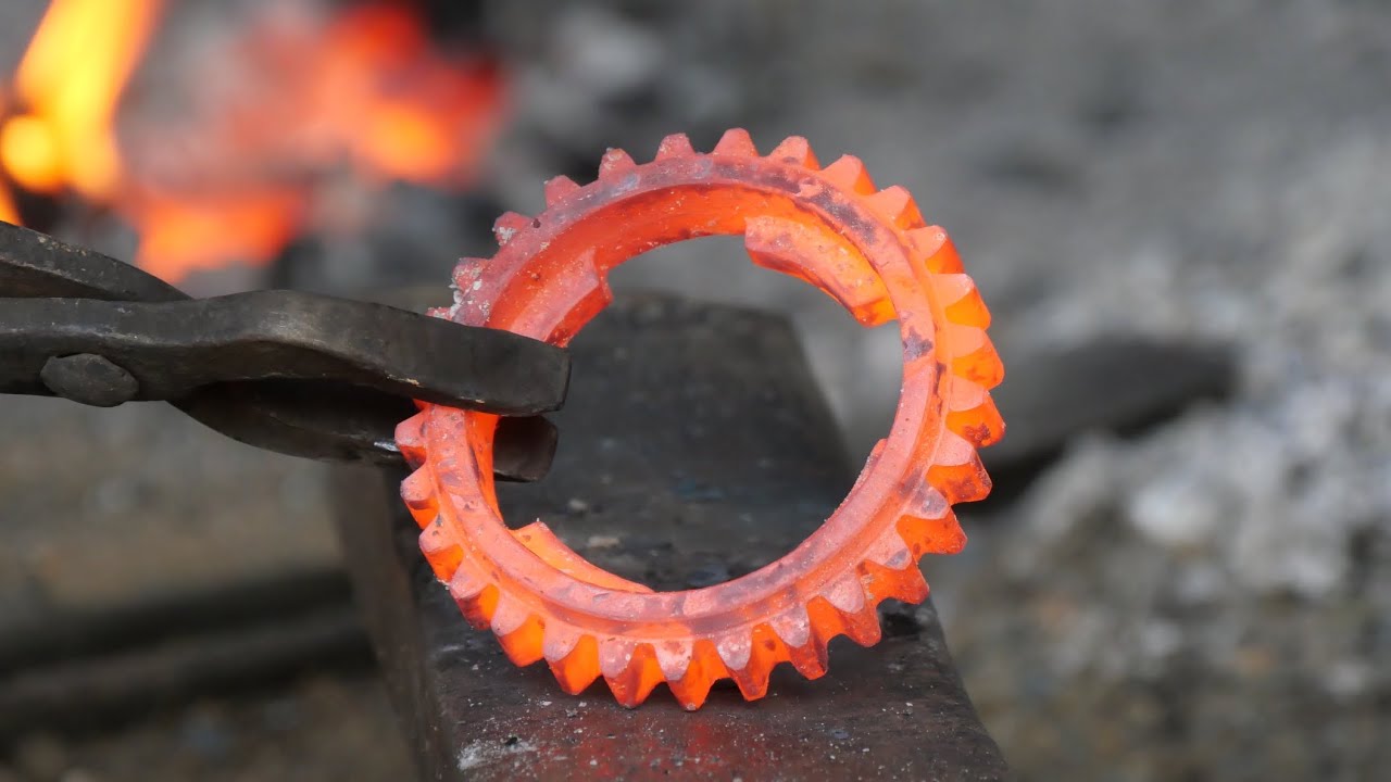 Manufacture of a saw from the engine pinion. / Blacksmith /
