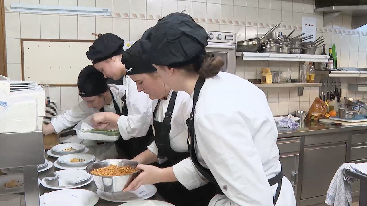 Junge Chefs: Schüler übernehmen Wirtshaus
