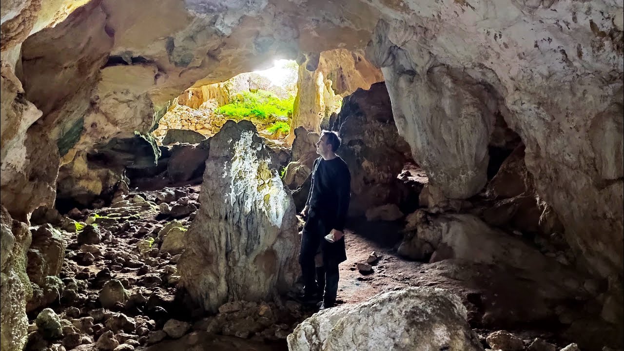 Bajil: Cueva del Esquilo, Cueva de la Iglesia, Cueva de los Murciguillos