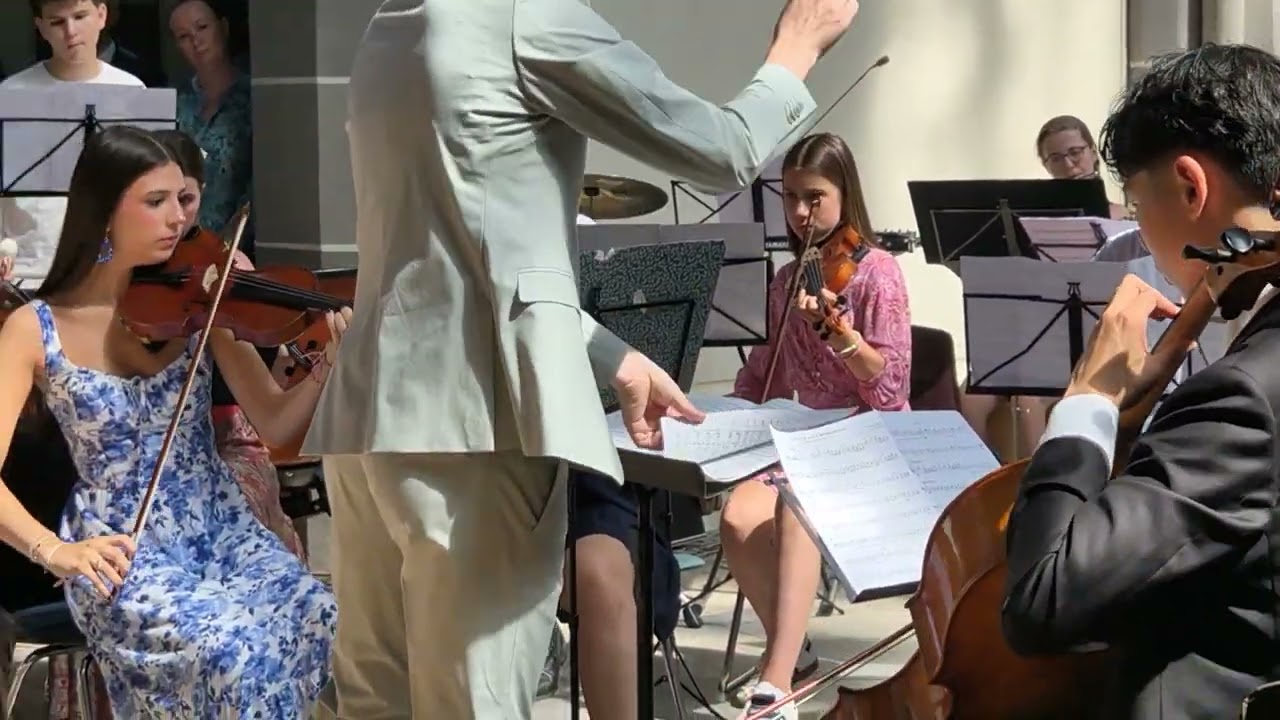 Abi Zeugnisübergabe 2025: Marsch Nr. 1, Pomp & Circumstance, E. Elgar, St Ursula Orchester