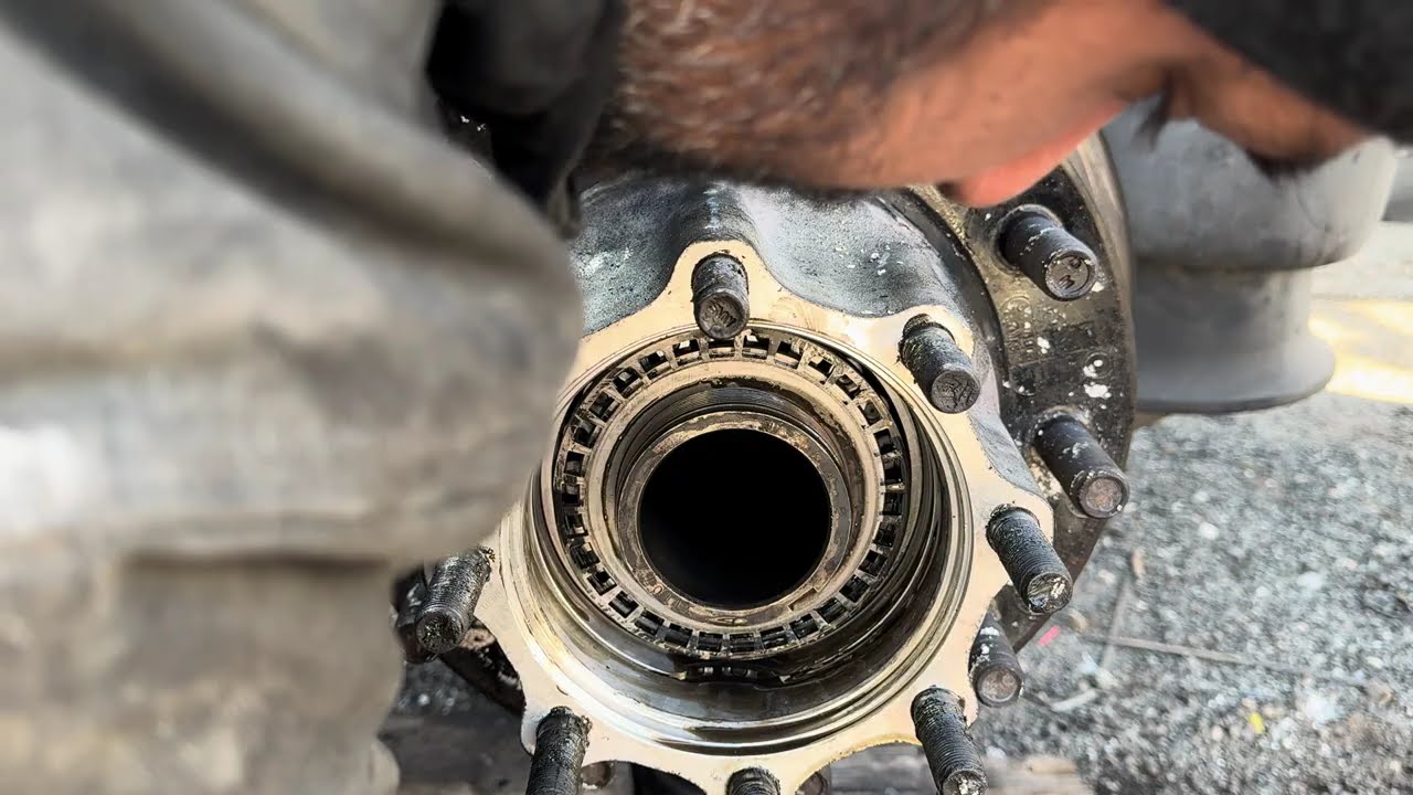 Semi Truck Freightliner Cascadia Disc Brakes Axle Hub wheel Seal Replacement and ABS Tone Ring