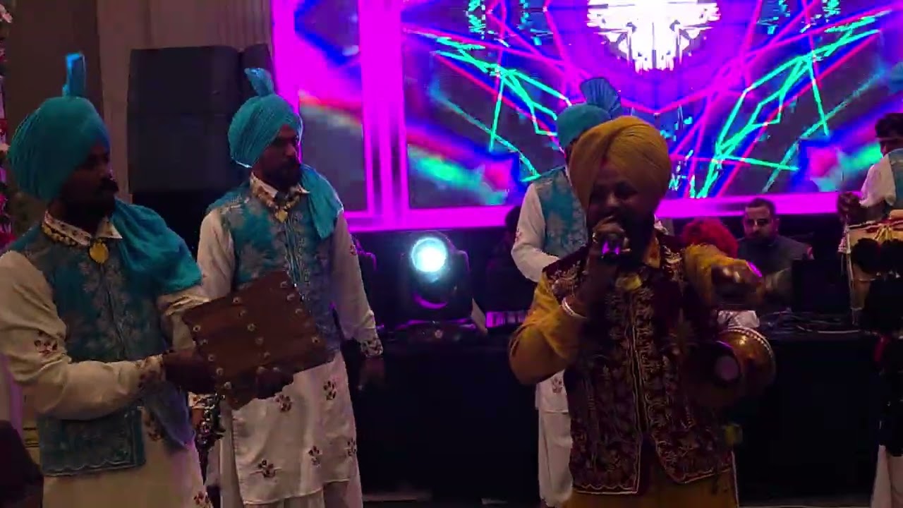 dekho stege te dhamaal pedi