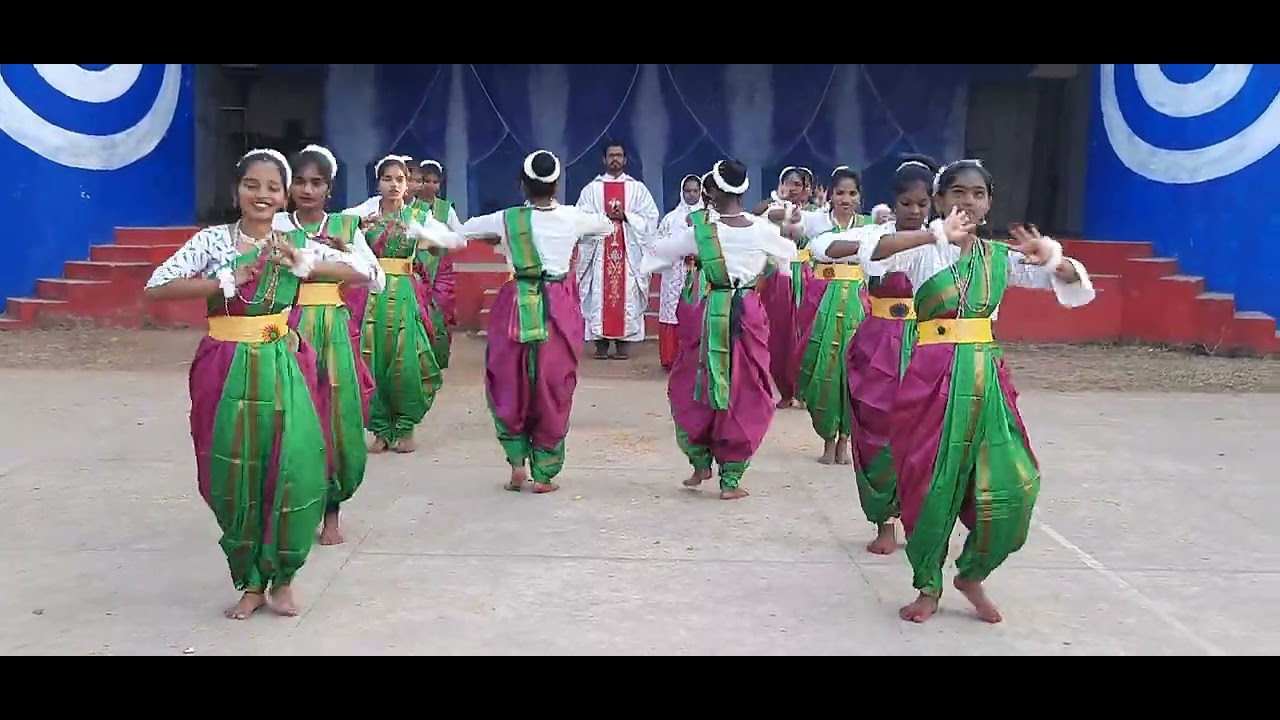 Entrance welcome dance 