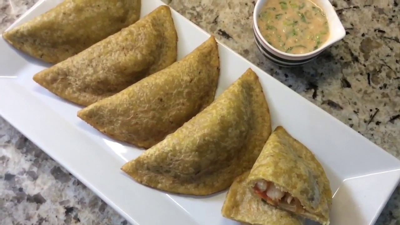 EMPANADAS DE VERDE RELLENAS DE CAMARÓN ( ECUADOR)
