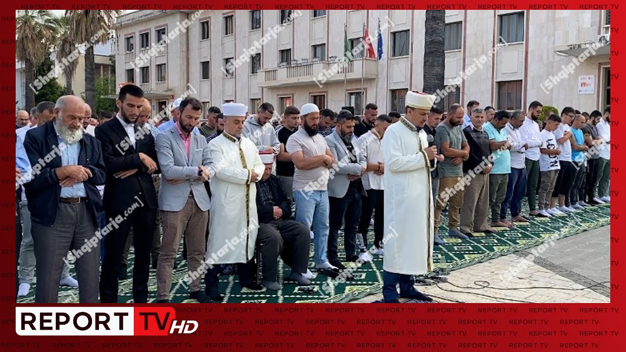 Lushnjë/ Besimtarët myslimanë falin namazin e Kurban Bajramit
