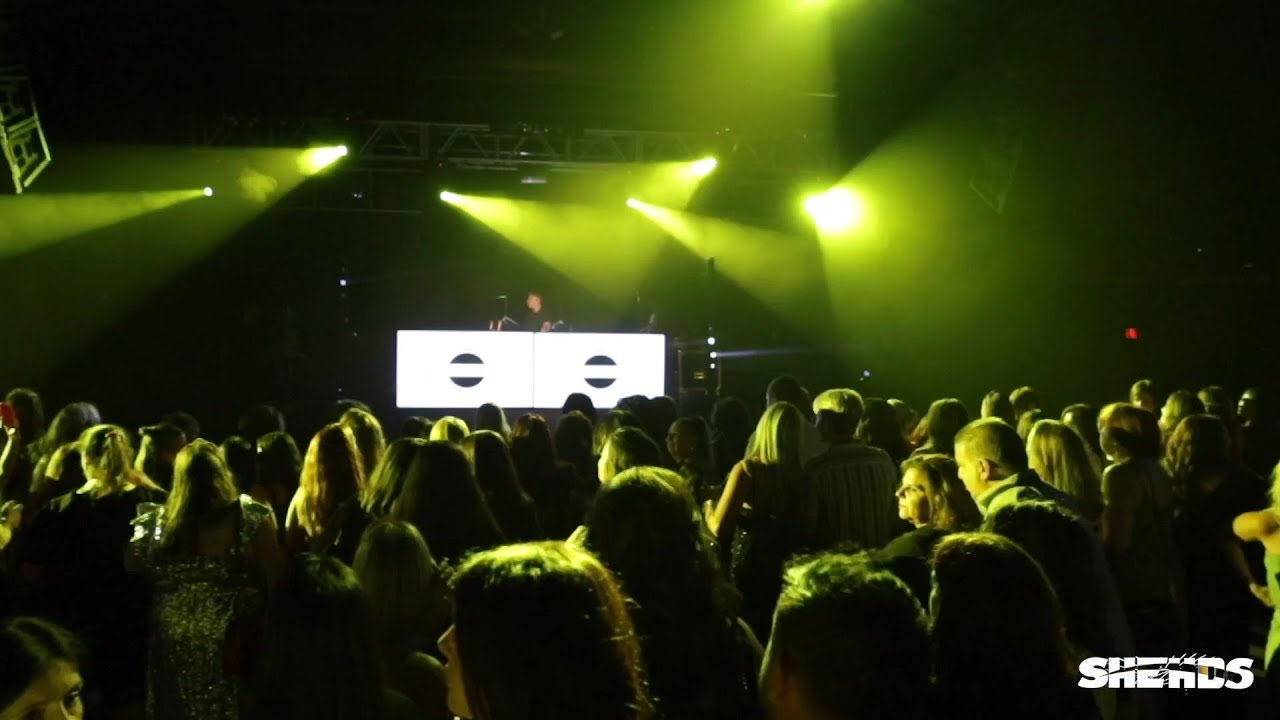 How Beautiful Shehds 8x12w RGBW Moving Bar at Disco Party?