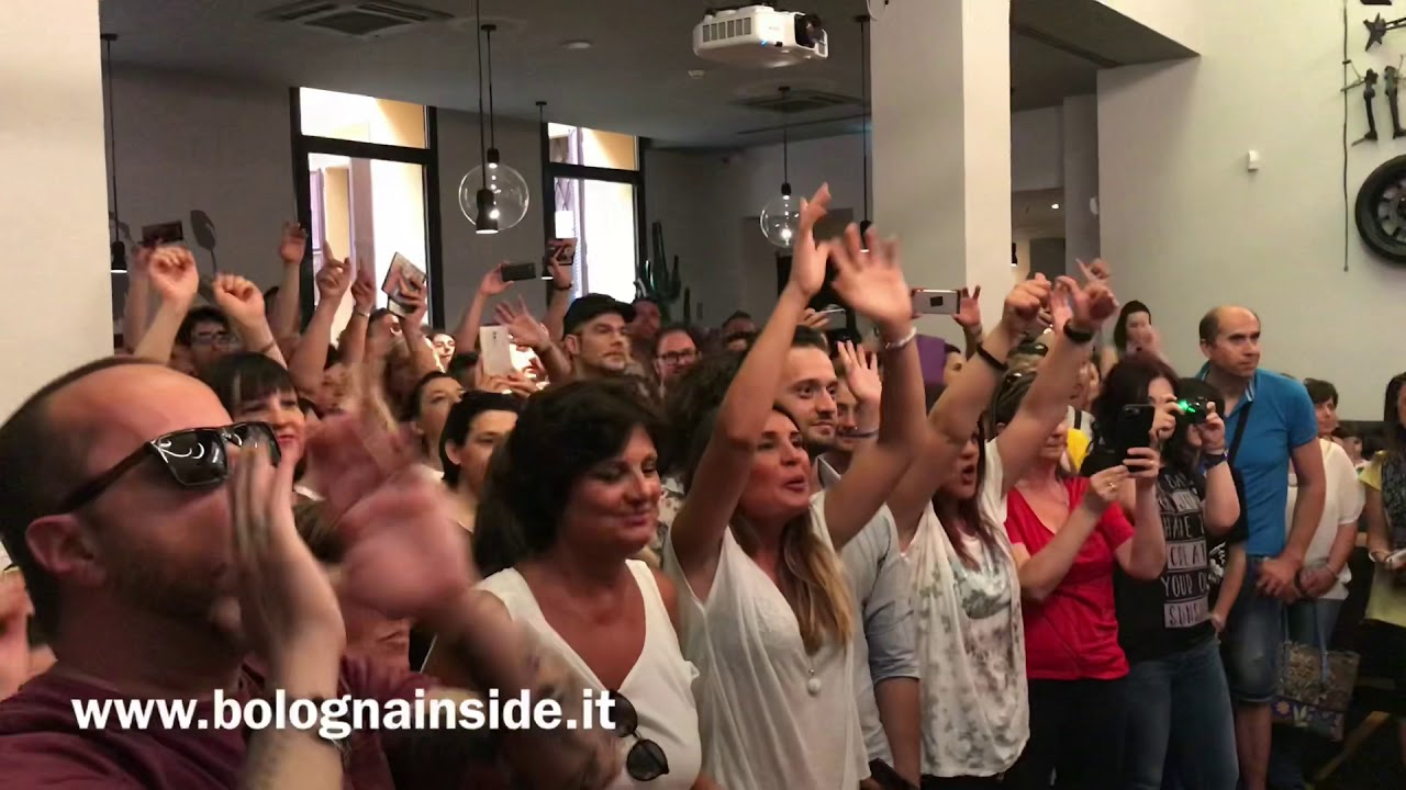 Luca Carboni incontra i fan e firma le copie del suo nuovo album Sputnik + Gino Latino
