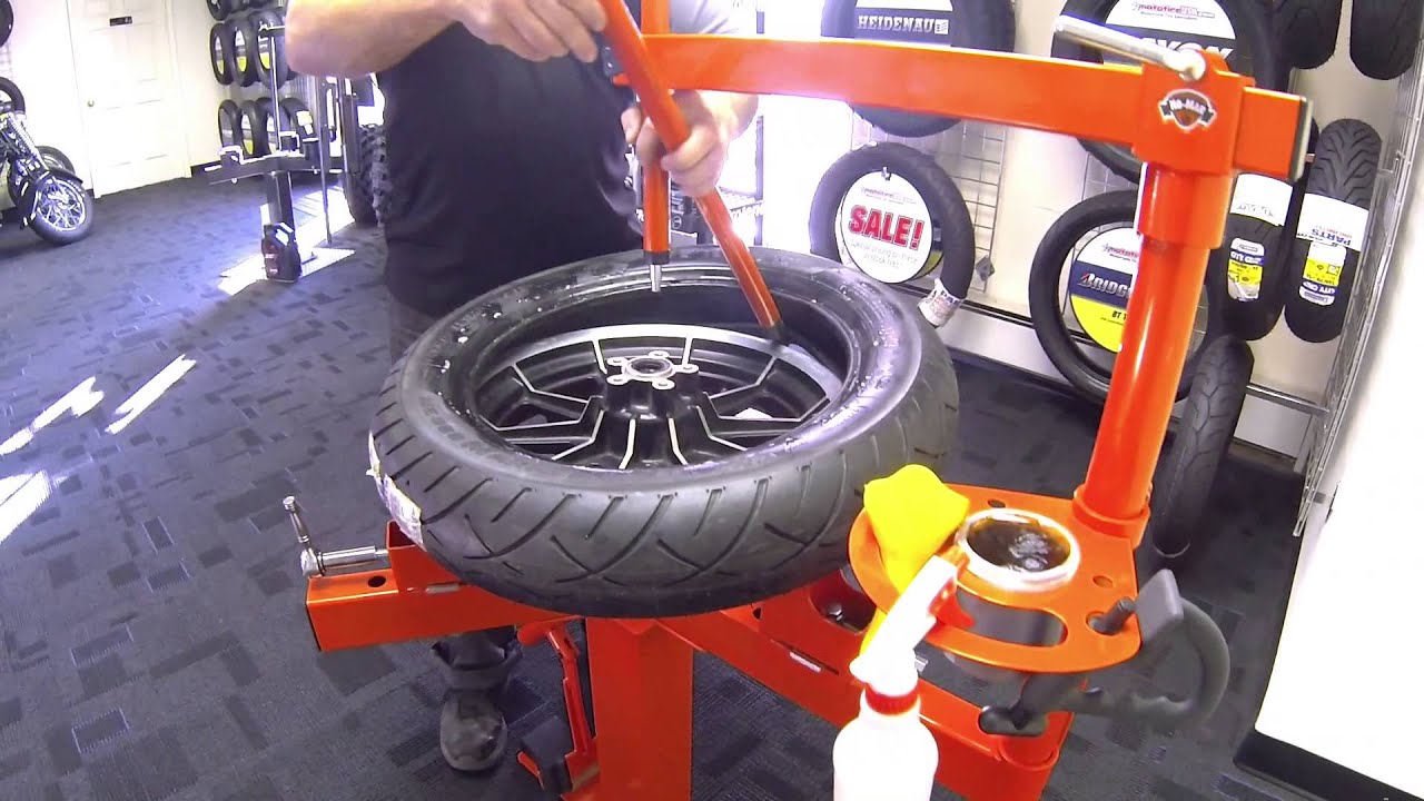 CH200 Tire change on a Harley Davidson Wheel