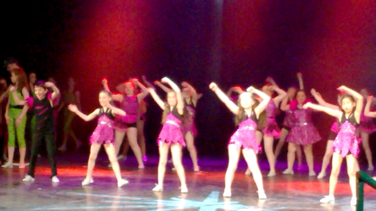 Born2Perform show Disneyland Paris 2017