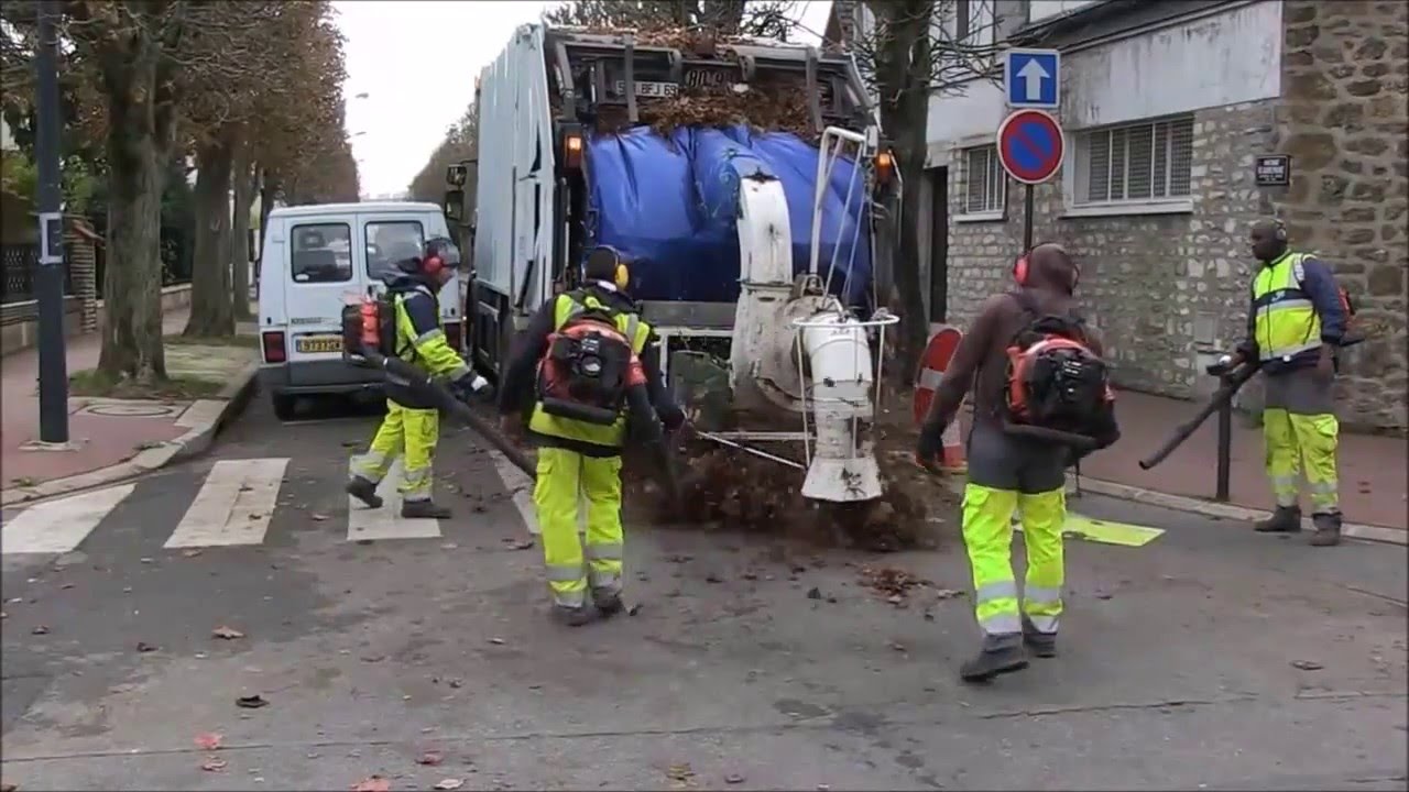 Benne à Ordures Equipée d'un Aspire-Feuilles / Camion Poubelles, Garbage Truck