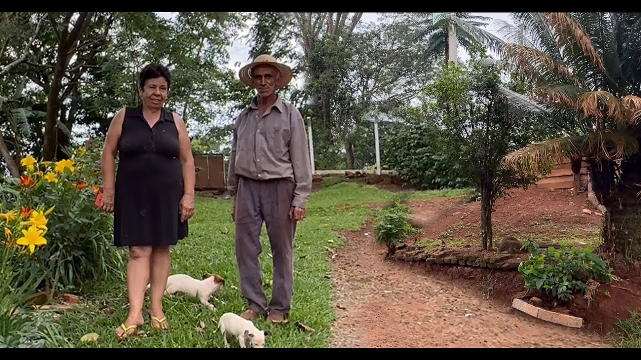 TRABALHANDO JUNTOS DE DOMINGO A DOMINGO, MARIDO E ESPOSA, UMA BONITA HISTORIA  EM, UM LUGAR LINDO