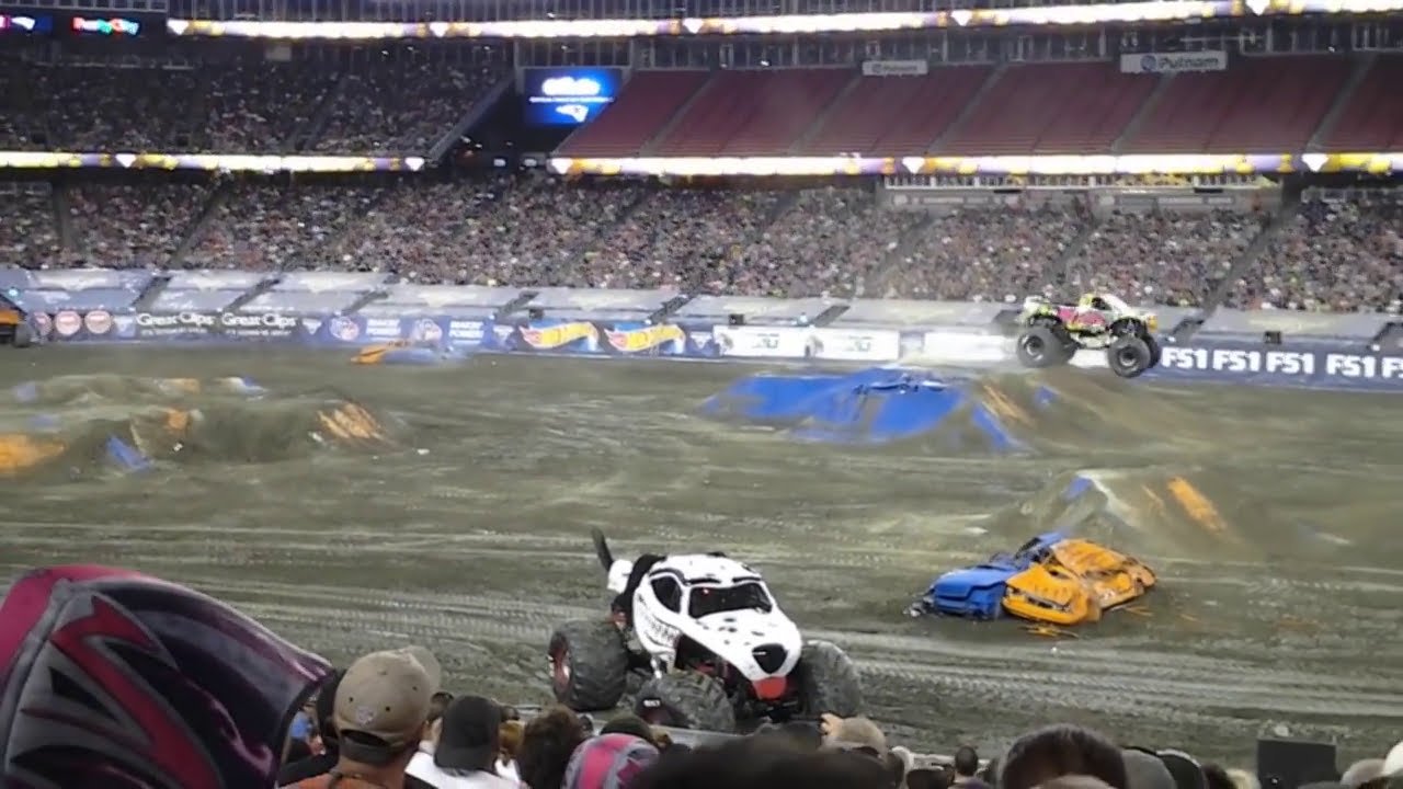 Monster Jam Gillette Stadium 6/10/17 Pt. 3 Freestyle