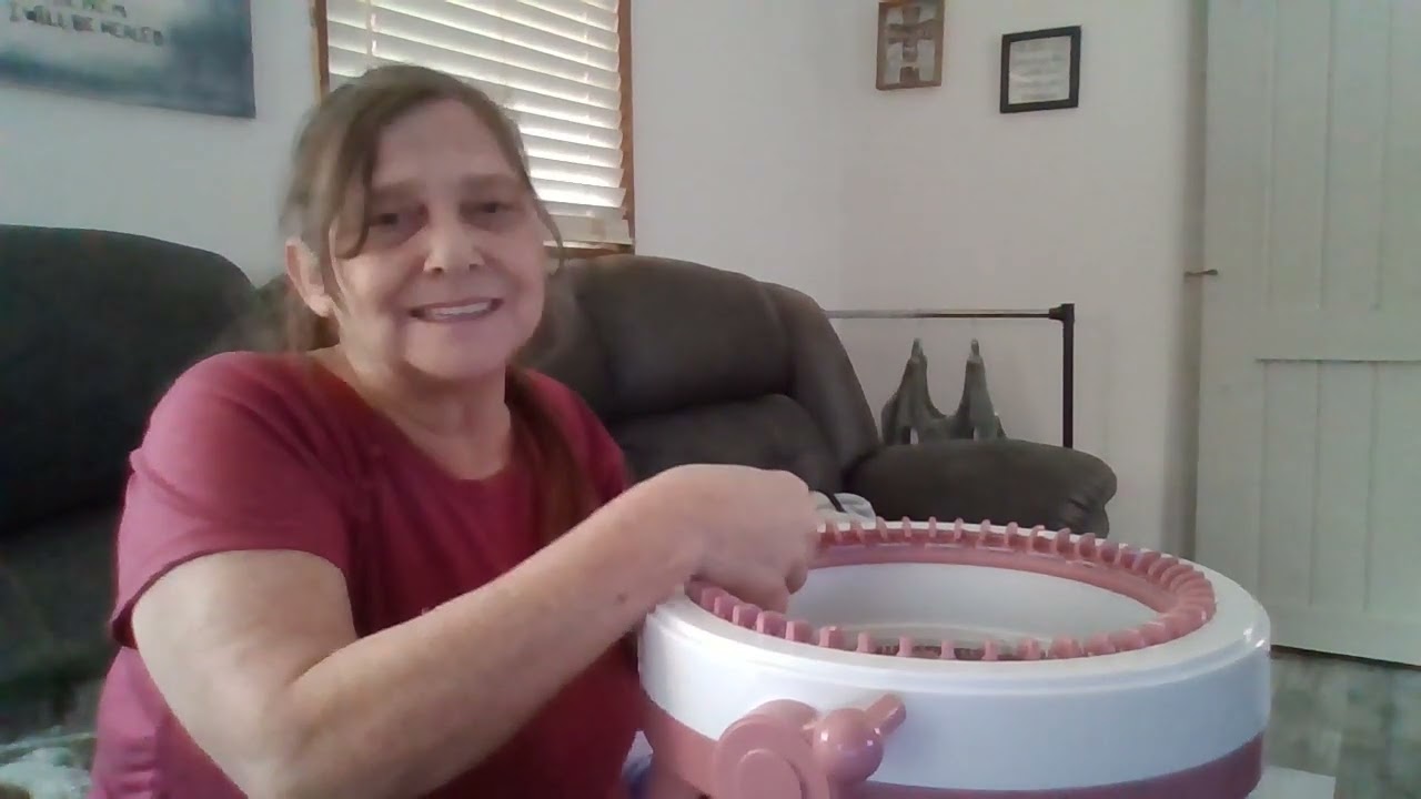 Lets knit a hat on a knitting machine