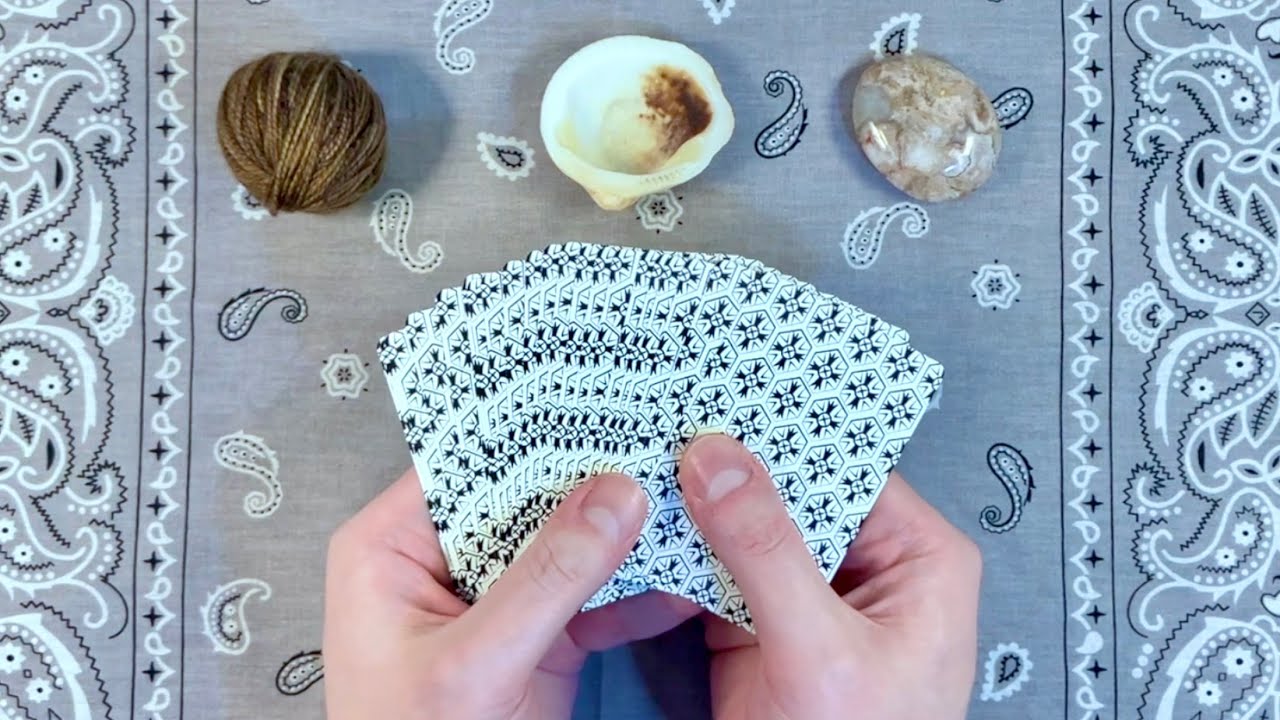 Is Someone Gatekeeping You? 🧶🐚💎 | Pick a Pile Tarot Reading