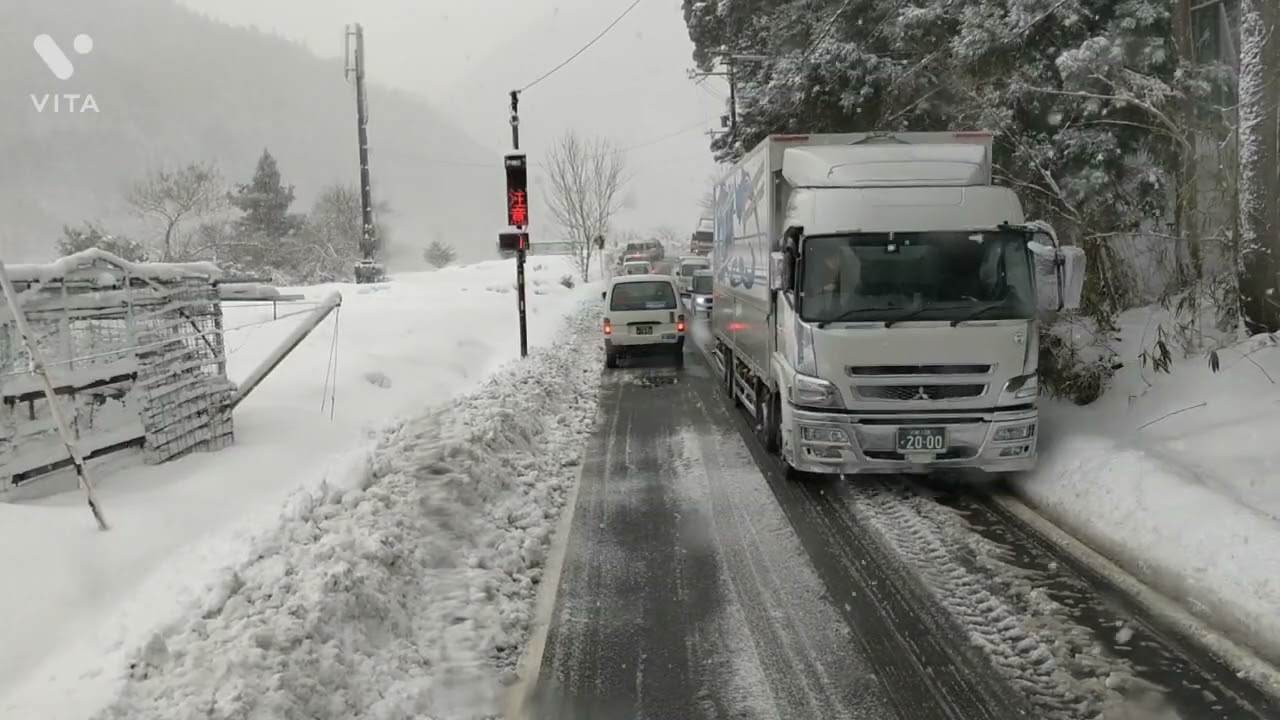 酷道石榑峠４２１号またバックするの？　立ち往生　スライド困難