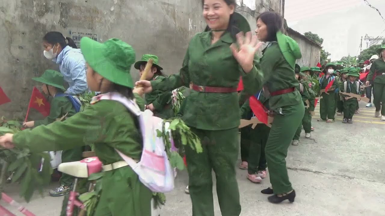 TRƯỜNG MẦM NON QUANG MINH TỔ CHỨC CHO CÁC CHÁU HÀNH QUÂN VIẾNG NGHĨA TRANG LIỆT SỸ