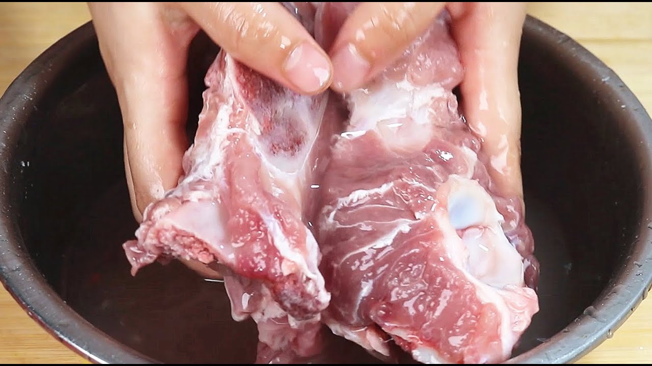 燉大骨湯，萬萬不要直接燉，大廚教你飯店不外傳的秘訣，湯鮮濃白